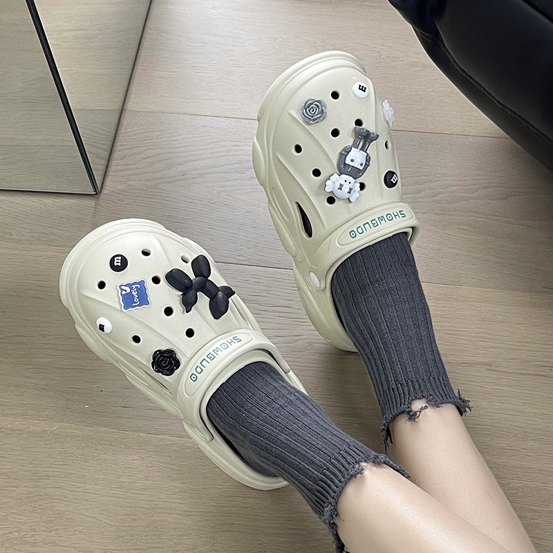 Dép Cross nữ Showbudo cao 4cm, Sục nữ độn đế kèm Sticker Bearbrick chất liệu Eva chống thấm nướcTTH196