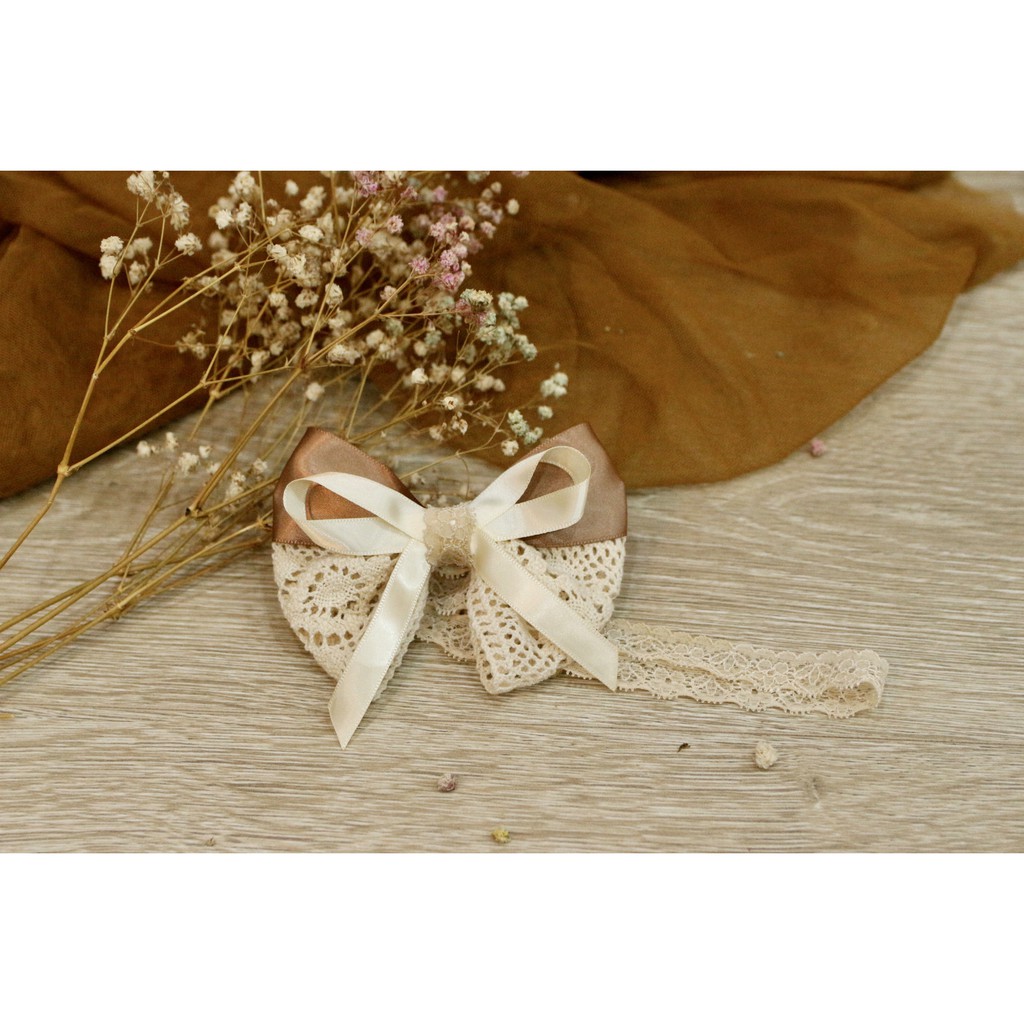 Băng đô nơ ren phối sang chảnh cho bé.