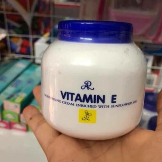 Kem vitamin E dưỡng ẩm thái lan