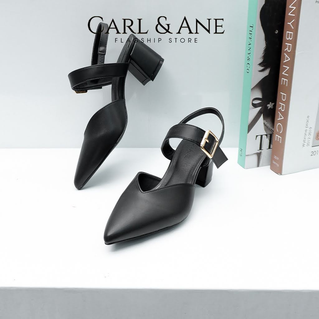 Carl & Ane - Giày sục nữ Carl & Ane 2022 kiểu bít mũi phối quai ngang khóa màu đen cao 6cm _ CL018