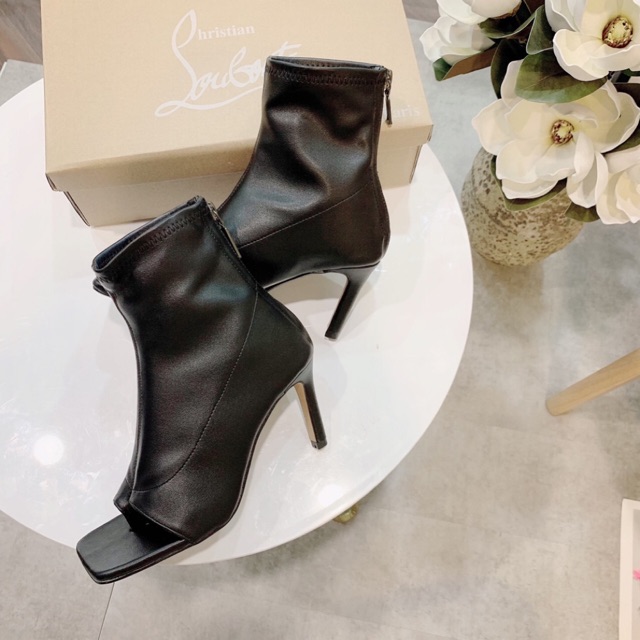 ✏️✏️✏️GÓT BOSS CHUẨN BỊ CHO MÙA CHƠI LỄ ĐÂY ✔️Gót nhọn cao 9f 📣Chất da xi mờ ❌Size 35/39 💎S