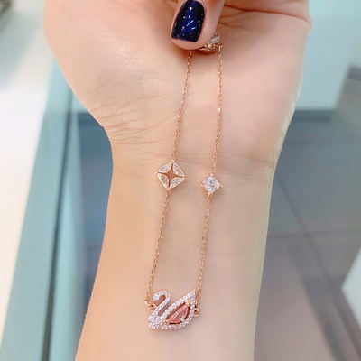 Hộp Quà Vòng Tay Hình Thiên Nga Màu Hồng Lấp Lánh