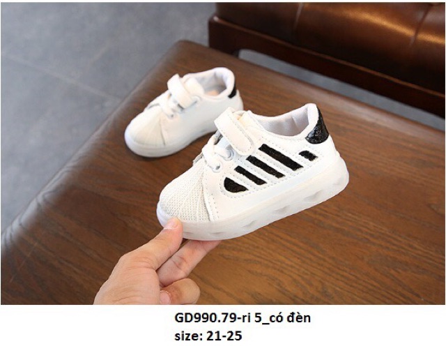 Giầy thể thao trắng - đế có đèn