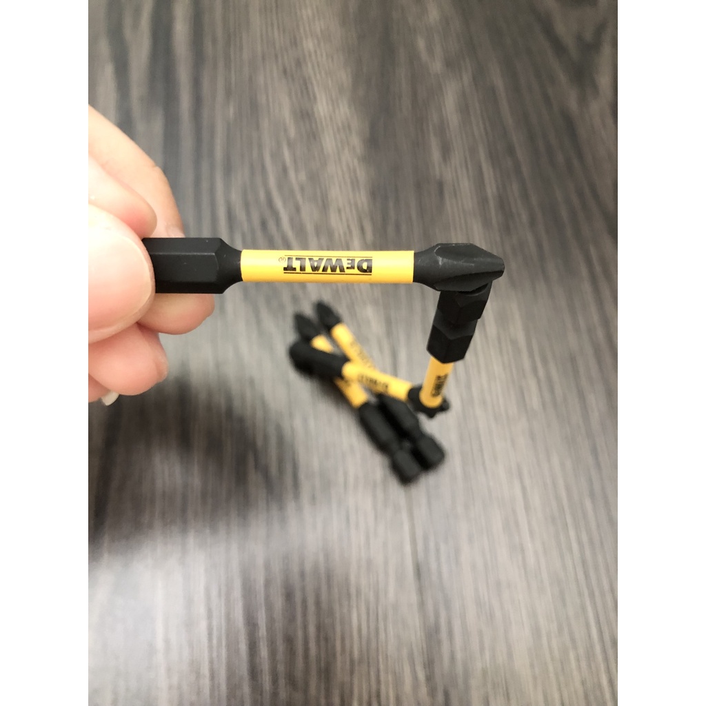 Mũi vít DeWalt PH2 chất liệu thép đen cao cấp