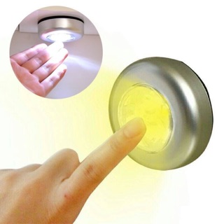 2 áo nelly trắng và đen