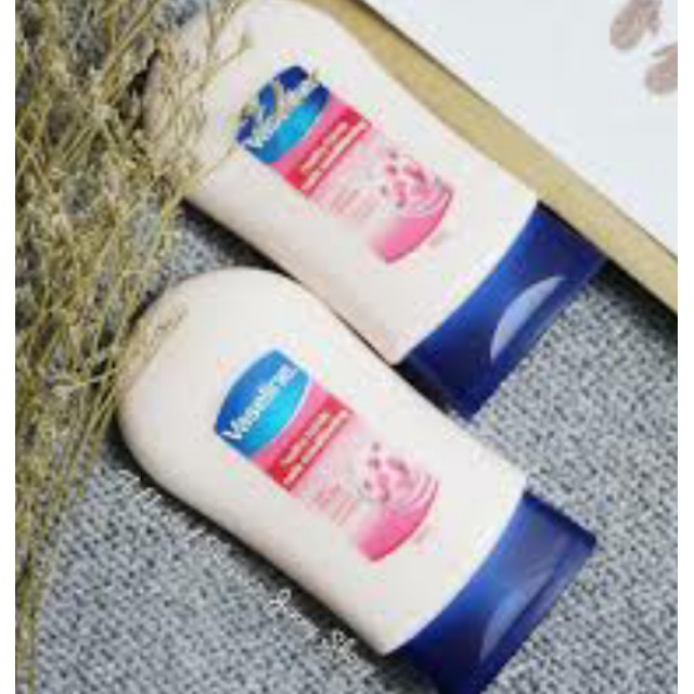 Kem dưỡng da và móng tay Vaseline 85ml