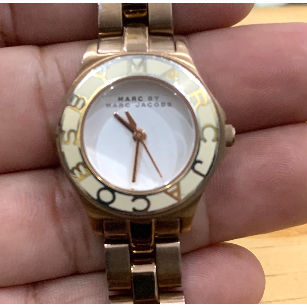 Đồng hồ nữ cao cấp chính hãng Marc Jacob.Hàng Secondhand.Mặt đẹp size 22.Dây thép đặc,zin theo máy.Hàng VIP