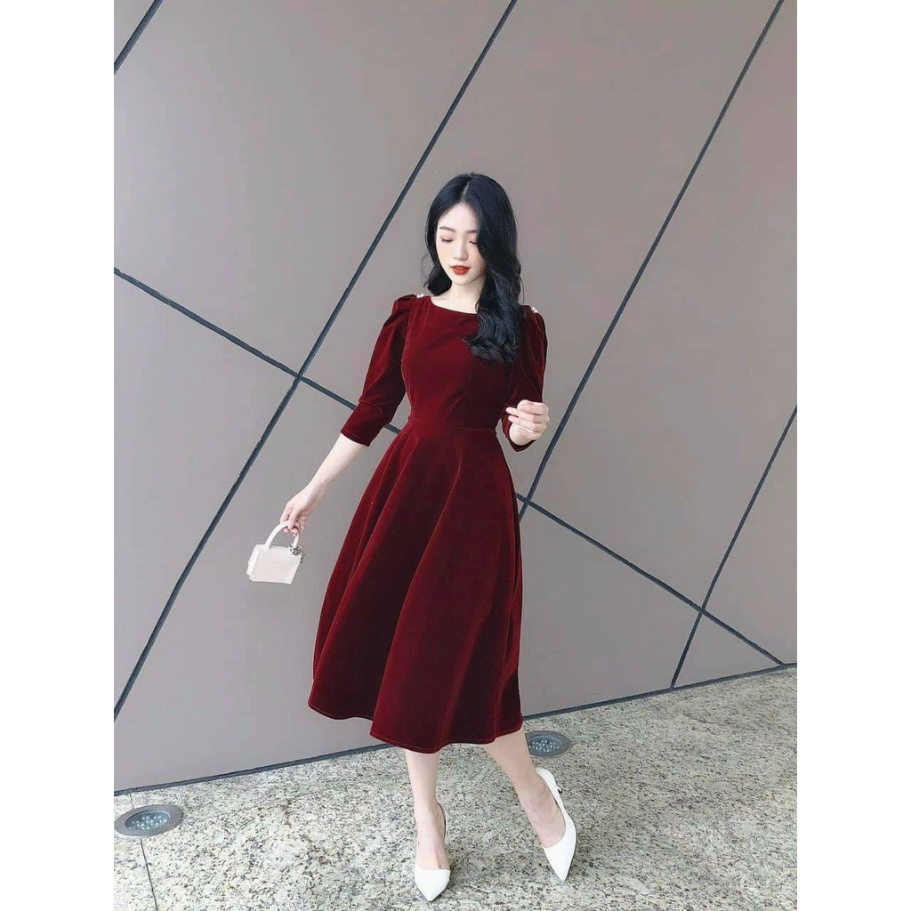 Váy nhung xòe, váy đầm thiết kế sang chảnh cổ thuyền khuy trai tay dài.