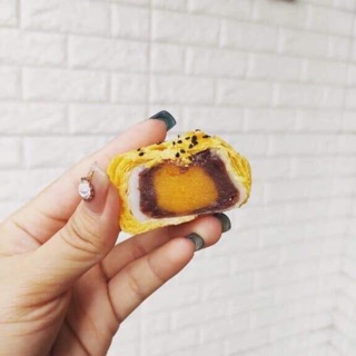 Bánh trung thu trứng chảy đậu đỏ