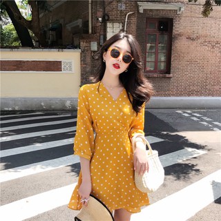 Váy chấm bi vàng tay lỡ