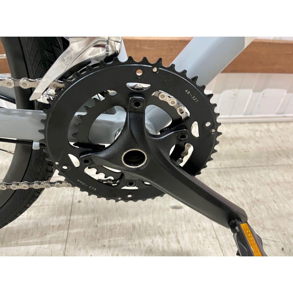 Xe đạp đường trường 2022 Giant Revolt F1, Hợp kim nhôm Giant, Bộ group Shimano Tiagra, Phanh đĩa dầu Tektro, Màu trắng