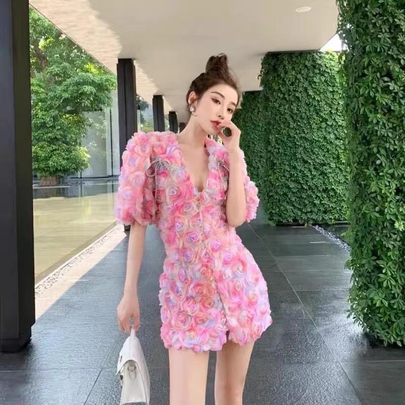 Váy in hoa hồng nổi