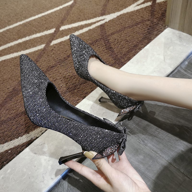 Giày cao gót nữ nhọn gợi cảm phiên bản hàn quốc của màu đen hoang dã mũi mỏng đính sequin nơ tính khí xu hướng