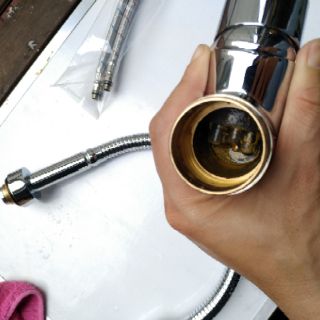 Vòi rửa bát inax thân đồng cần mềm