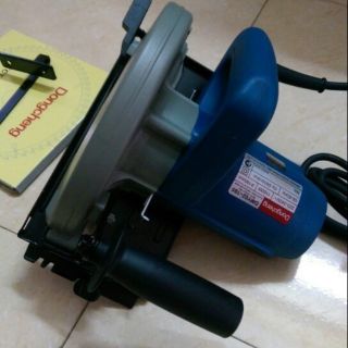 Máy cưa cầm tay