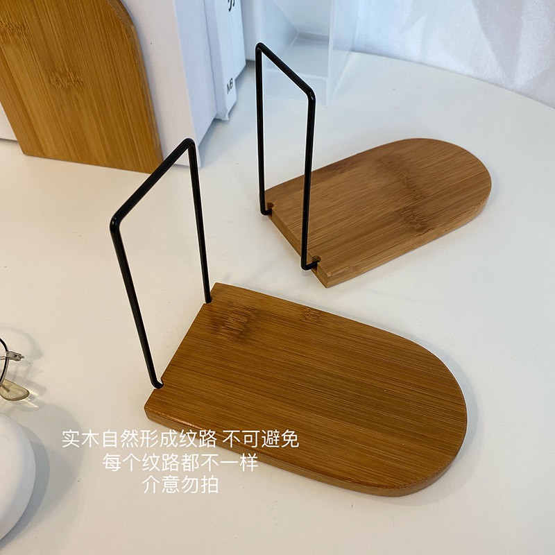 Giá sách bằng gỗ thiết kế sáng tạo