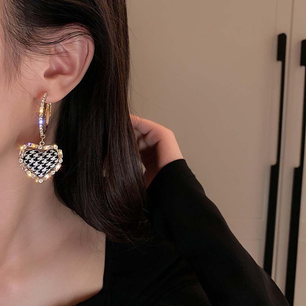 MOCHO Khuyên Tai Kim Loại Tròn Họa Tiết Trái Tim Đính Đá Thời Trang