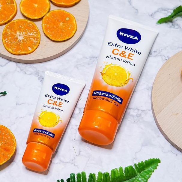 Sữa dưỡng thể dưỡng trắng Nivea Extra White  C&E tuýp 180ml