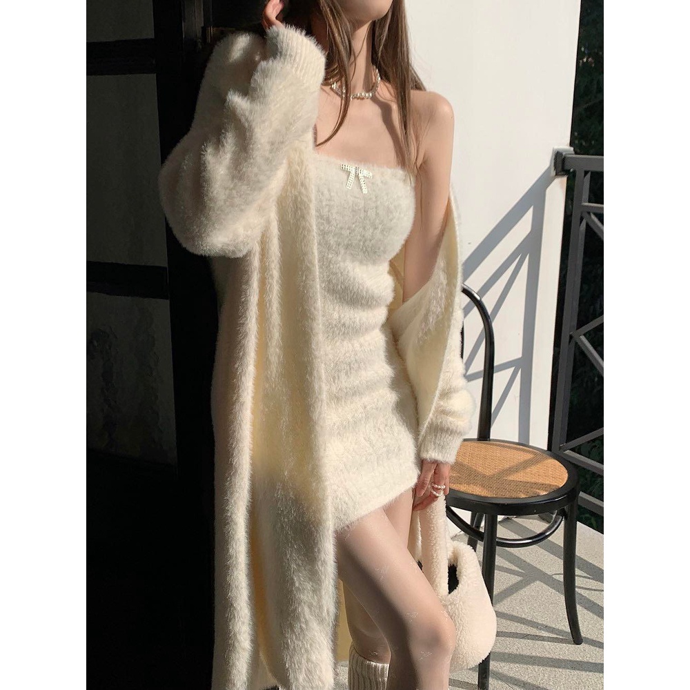 Set đầm len lông trắng ống hở vai lưng ôm body tôn dáng sexy nơ vải bông ấm thu đông + áo khoác choàng tay dài cardigan