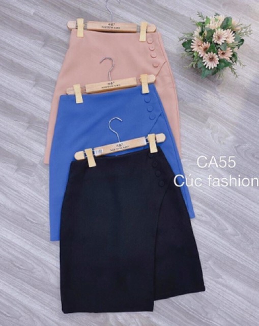 Chân Váy Suông Đến Gối Chân Váy Công Sở Trẻ Trung, Có Tà Che bụng phối 4 cúc ốp d50cm