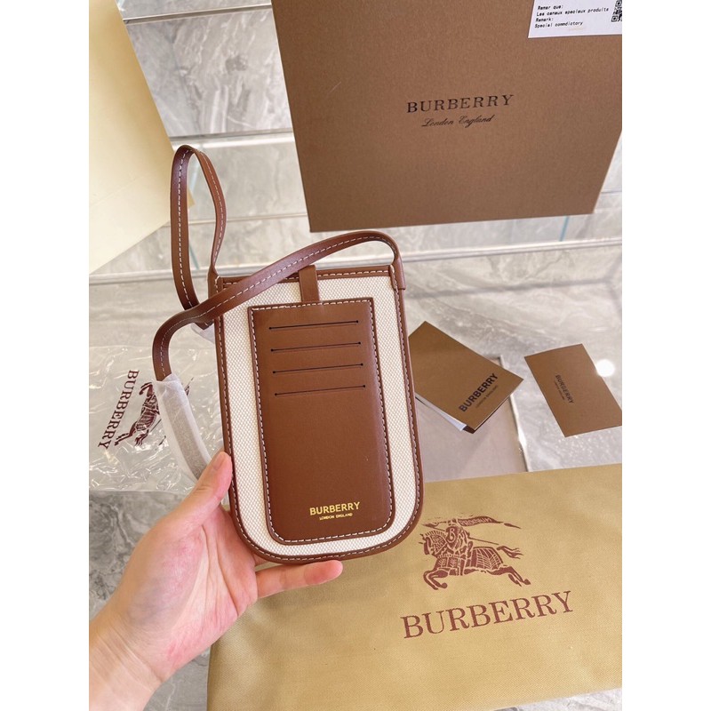 Túi đeo chéo Đây là mẫu couple dành cho cả nam và nữ burberry bbr