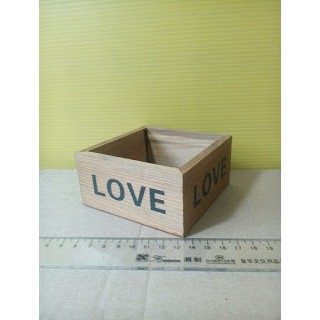 Chậu trồng cây: mẫu gỗ LOVE