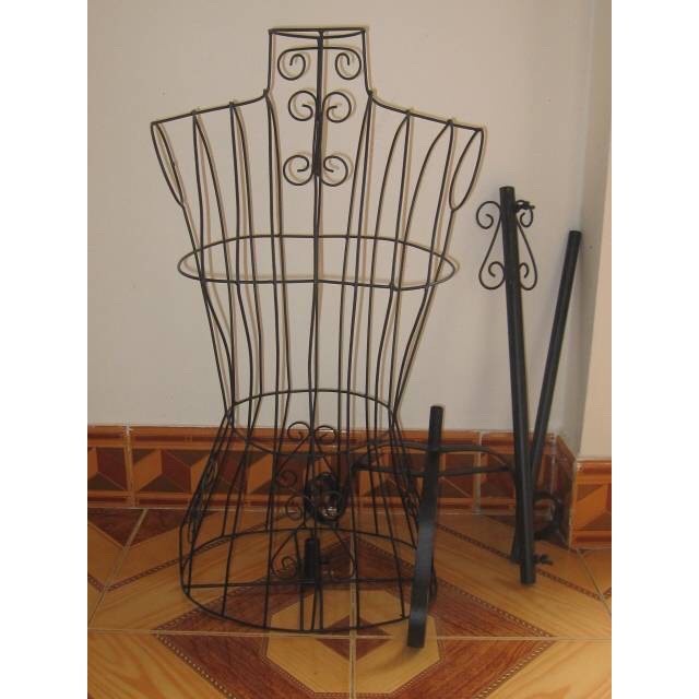 MANACANH SẮT NỮ DÙNG CHO SHOP THỜI TRANG