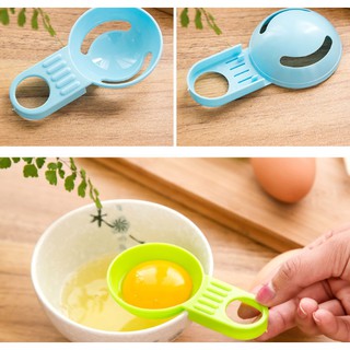 Dụng cụ tách lòng đỏ trứng loại màu có hộp - chọn màu ngẫu nhiên