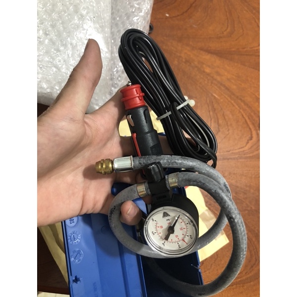 Bơm lốp oto theo xe Audi