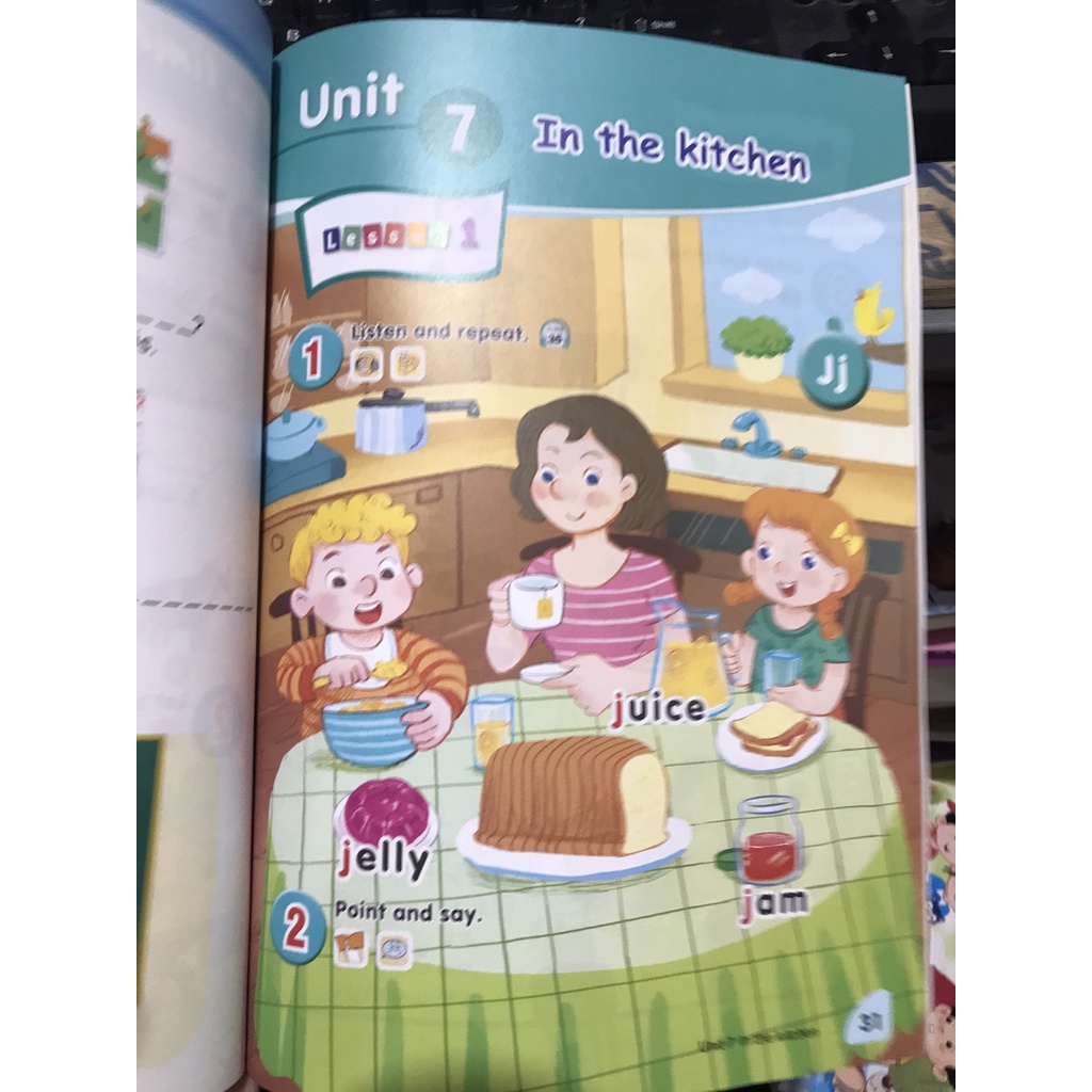 Sách - Sách học sinh Tiếng Anh 2 + bán kèm 1 quyển bé tập tô màu