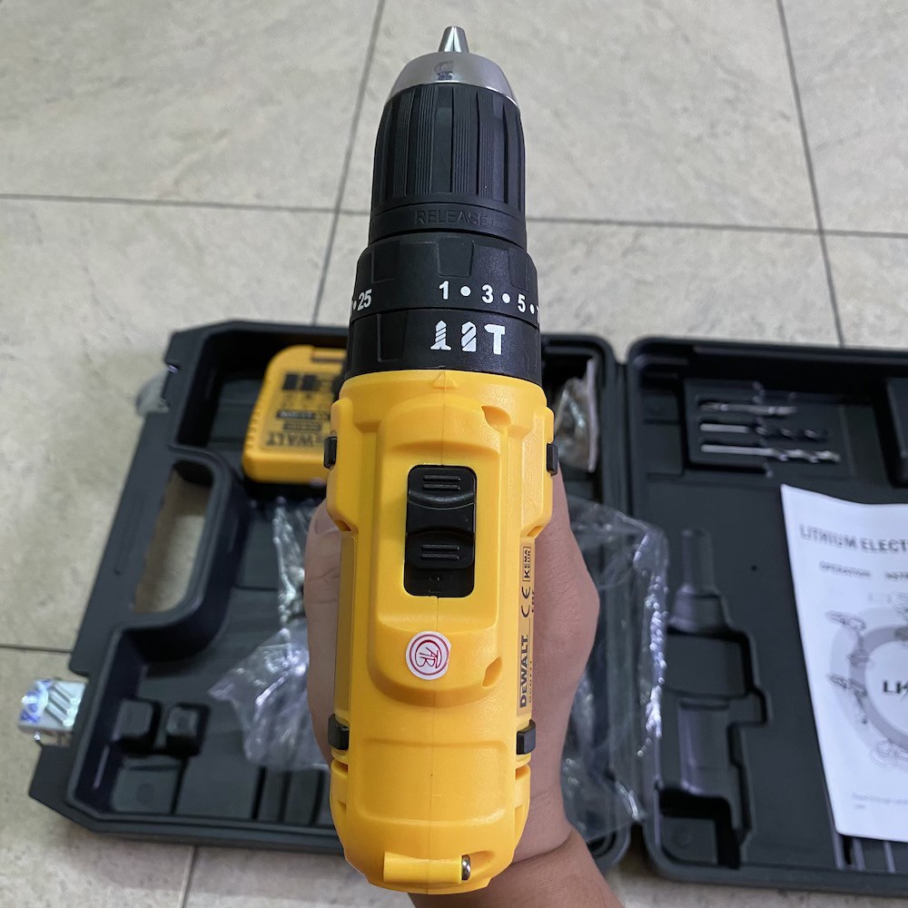 Khoan pin Dewalt 24V có búa, 2 pin kèm đế sạc pin/ 24 phụ kiện mũi các loại đi kèm