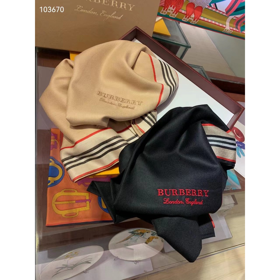 Khăn Choàng Burberry Vải Cashmere Màu Trơn Họa Tiết Kẻ Sọc Cá Tính