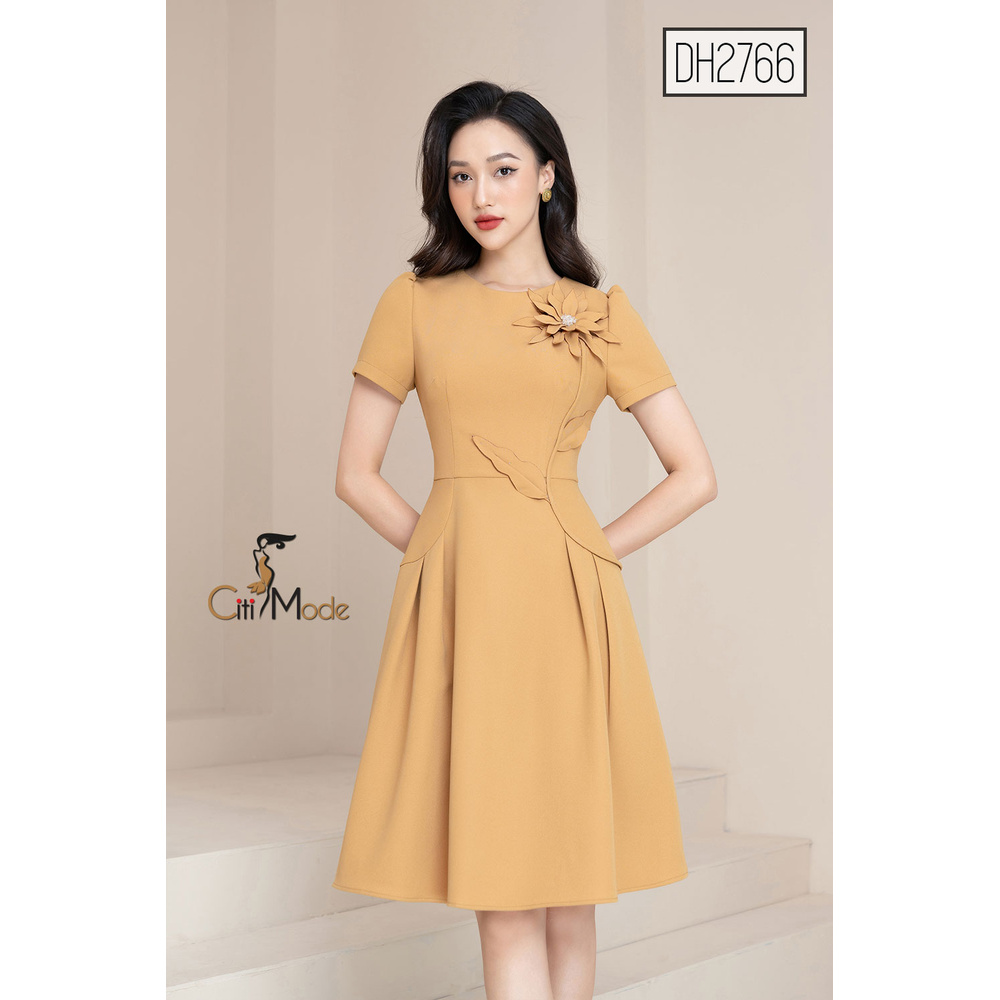 Đầm xòe công sở cao cấp màu vàng tay ngắn đính hoa ngực DH2766 | BigBuy360 - bigbuy360.vn