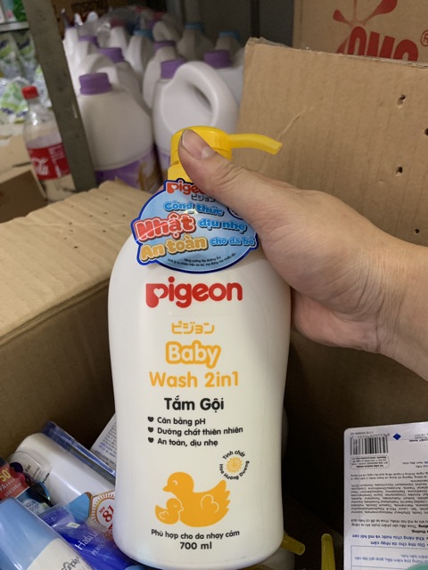 Sữa tắm gội 2 trong 1 cho bé Pigeon - 700ml