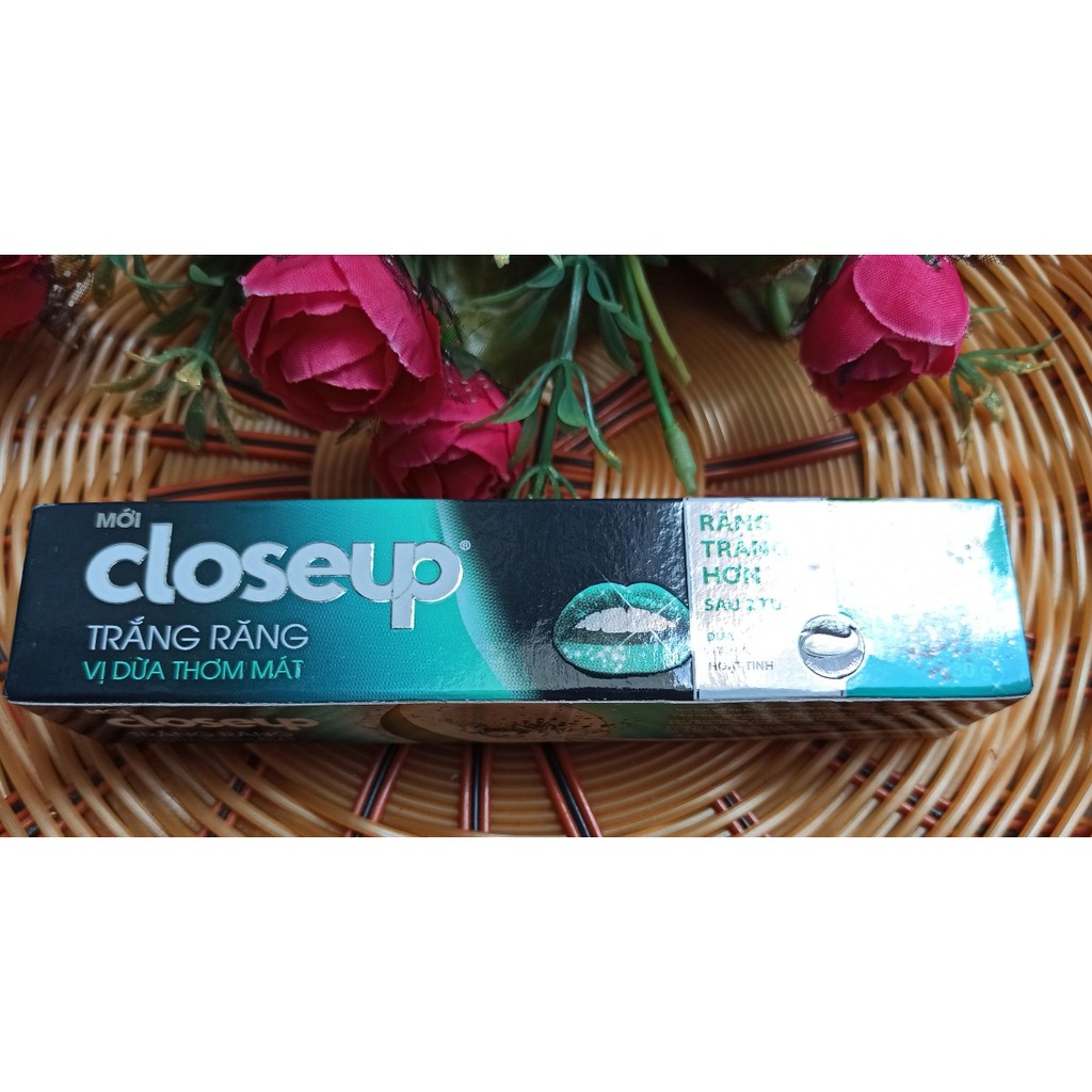 1 hộp Kem đánh răng Close up dừa mini 30gr