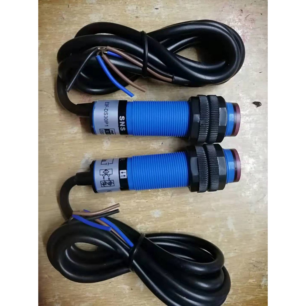 E3F-DS30P1 cảm biến quang điện khuếch tán quang điện Công tắc ba dây DC PNP đường kính 18mm