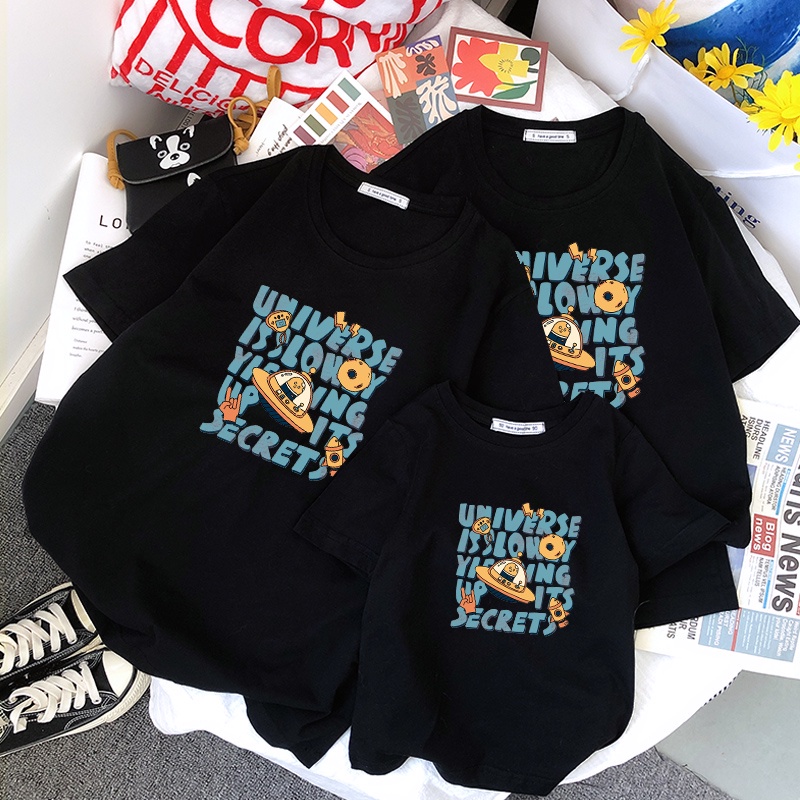 Áo gia đình Familylove -Áo gia đình Họa Đáng Yêu UNIVERSE IS SLOWLY YIFNNG UP ITS SECRETS chất liệu cotton 100% co giãn