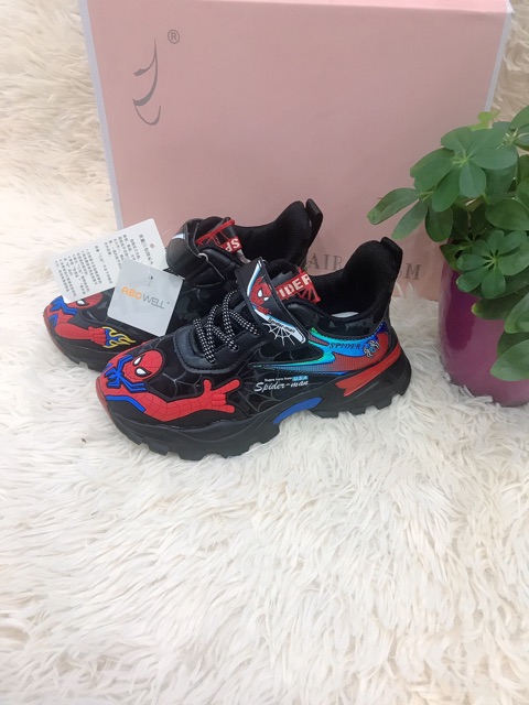 Giầy thể thao nhện siêu nhẹ