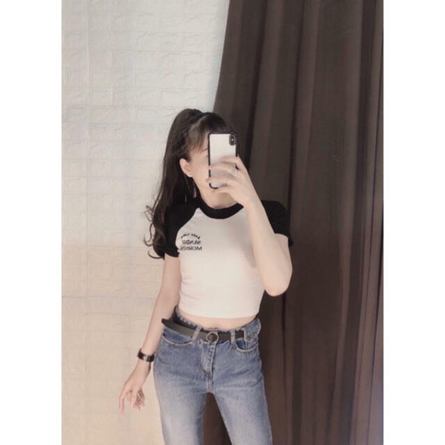 Áo thun croptop thêu chữ tay phối màu