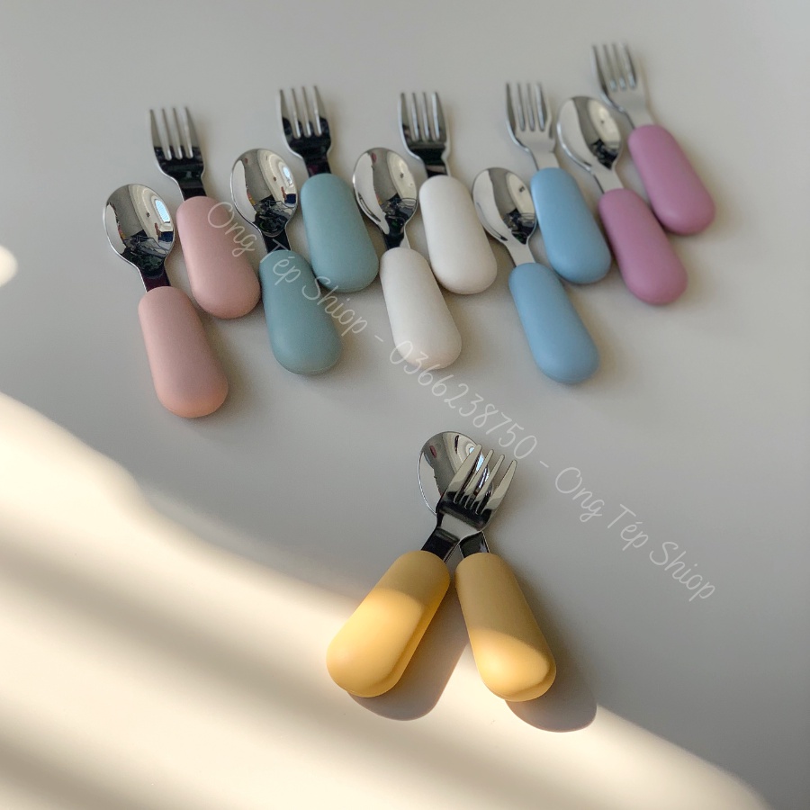 Thìa dĩa tập xúc inox cán ngắn cùng màu bát ăn dặm silicon gấu cho bé