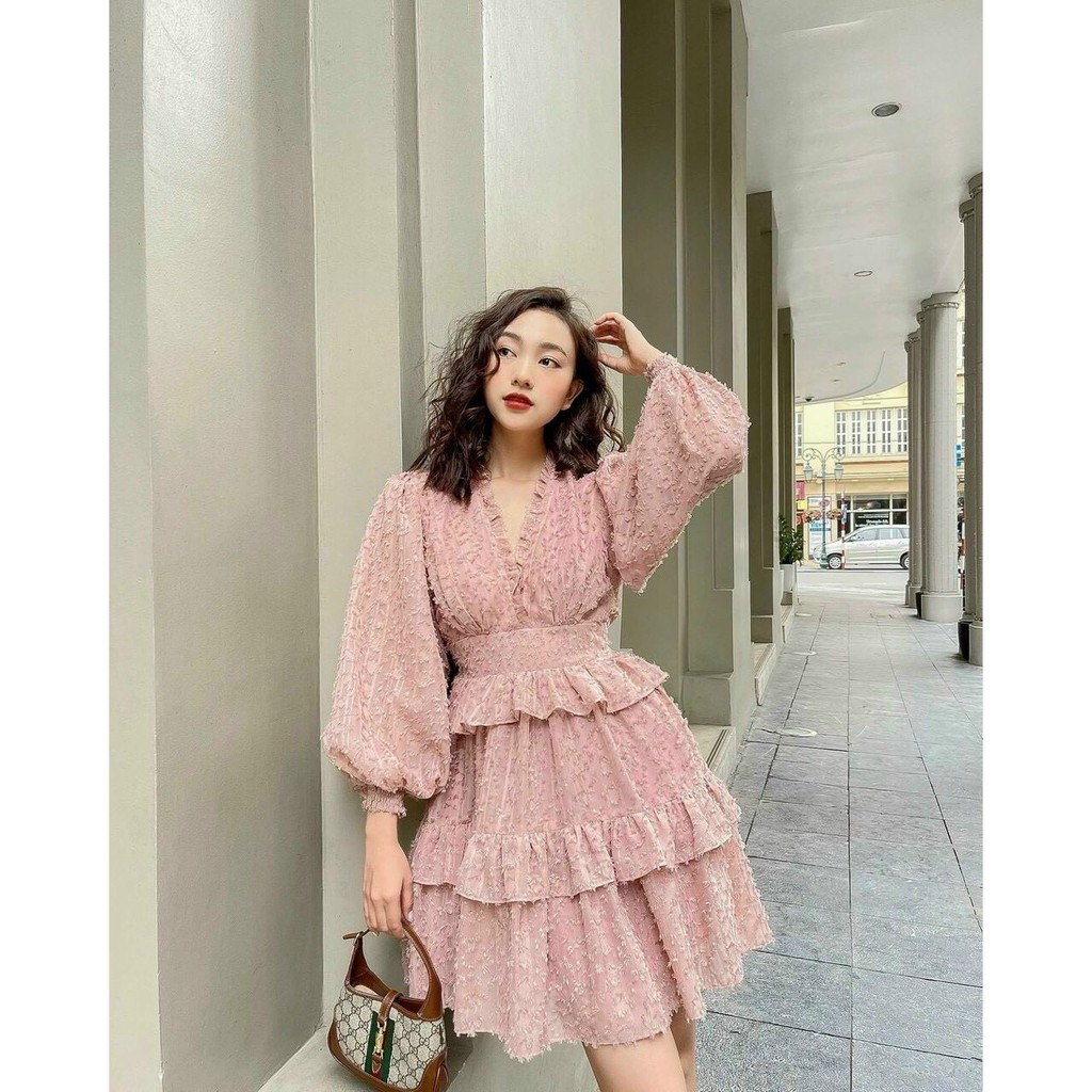 VÁY ĐẦM BỒNG TẦNG MÀU HỒNG CỔ V BÈO SIÊU XINH XẮN | BigBuy360 - bigbuy360.vn