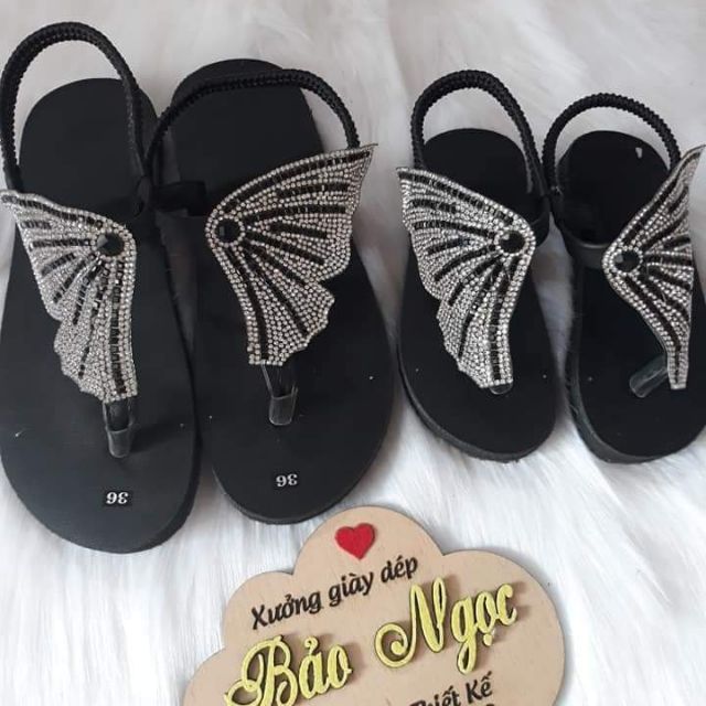 Sandanl cặp mẹ và bé
