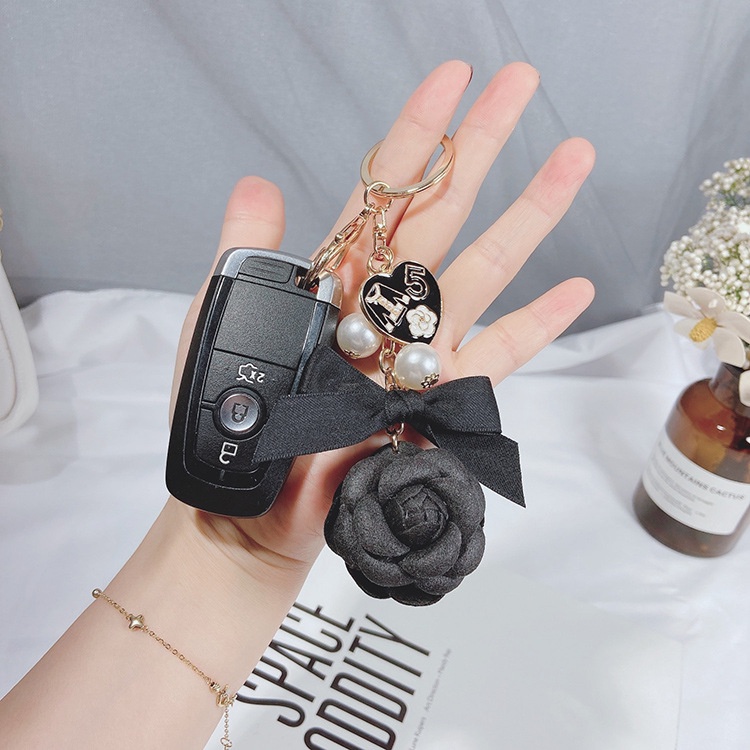 Móc khóa hình hoa trà hai mặt đính ngọc trai thời trang Hàn Quốc DIY