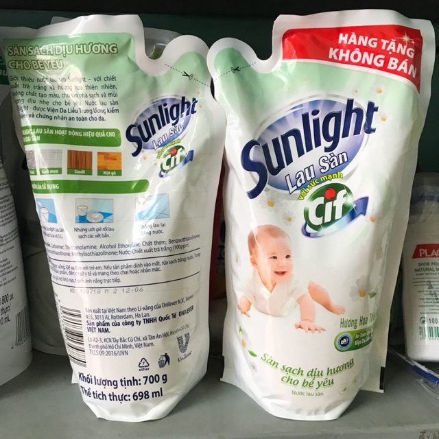 Nước lau sàn Sunlight hương hoa thiên nhiên 700g