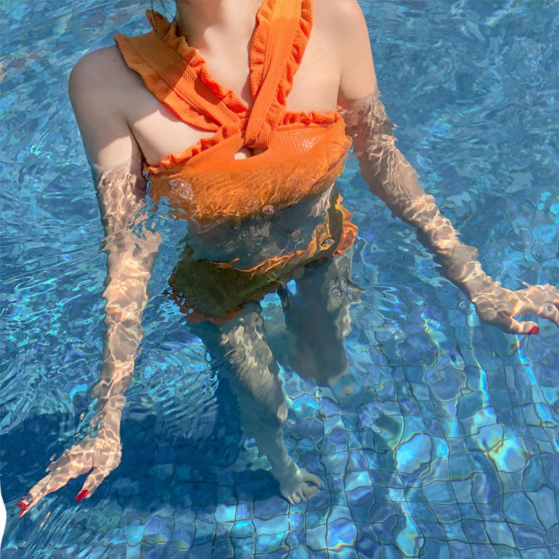 Đồ bơiáo tắm nữ thắt lưng cao xẻ tà màu đỏ cổ điển nấm nhỏ một bên vai bikini bơi suối nước nóng .