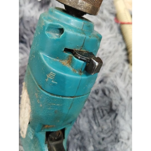 Máy khoan tường makita có búa
