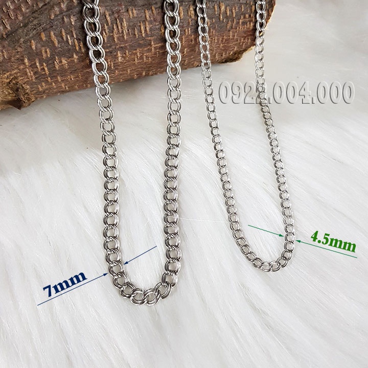 Dây chuyền xích nằm cá tính phù hợp cả nam và nữ.