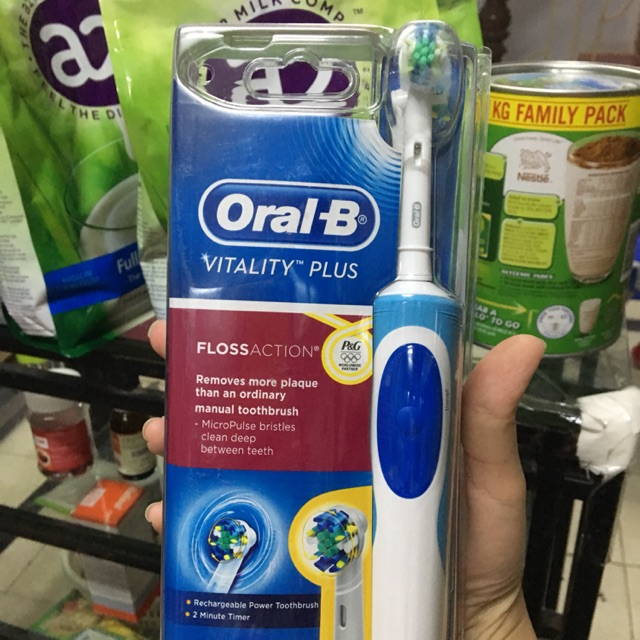 Bàn chải điện Oral B floss action