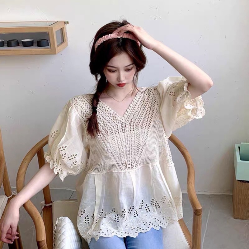 Áo Kiểu Nữ Tay Lỡ Cổ Chữ V Phối Ren Thời Trang