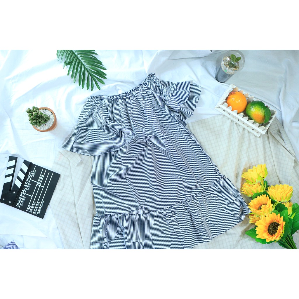 Đầm trễ vai sọc